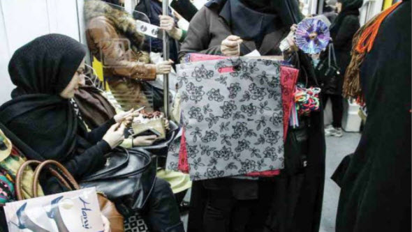 زنان دستفروش متروی تهران زنان دستفروش متروی تهران,اخبار اجتماعی,خبرهای اجتماعی,خانواده و جوانان