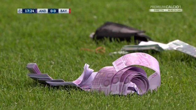 اعتراض هواداران بایرن مونیخ اعتراض هواداران بایرن مونیخ,اخبار فوتبال,خبرهای فوتبال,اخبار فوتبال جهان