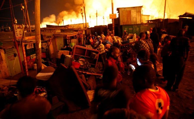 تصاویر آتش‌سوزی گسترده در محله کیجیجی,تصاویر آتش‌سوزی در املاک ساتلندز نایروبی, تصاویر آتش‌سوزی گسترده در پایتخت کنیا,