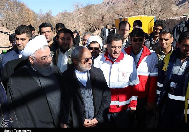 تصاویر حسن روحانی در مناطق زلزله زده هجدک,عکس های حسن روحانی در مناطق زلزله زده هجدک,تصاویر رئیس جمهور در هجدک