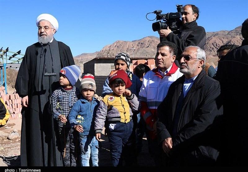 تصاویر حسن روحانی در مناطق زلزله زده هجدک,عکس های حسن روحانی در مناطق زلزله زده هجدک,تصاویر رئیس جمهور در هجدک