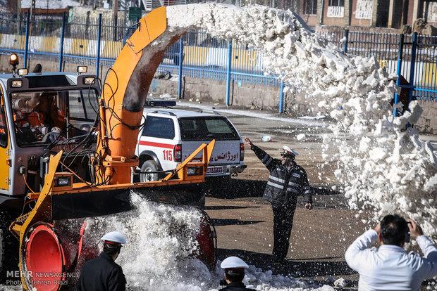 مسدود بودن راهها به علت بارش برف,اخبار اجتماعی,خبرهای اجتماعی,حقوقی انتظامی