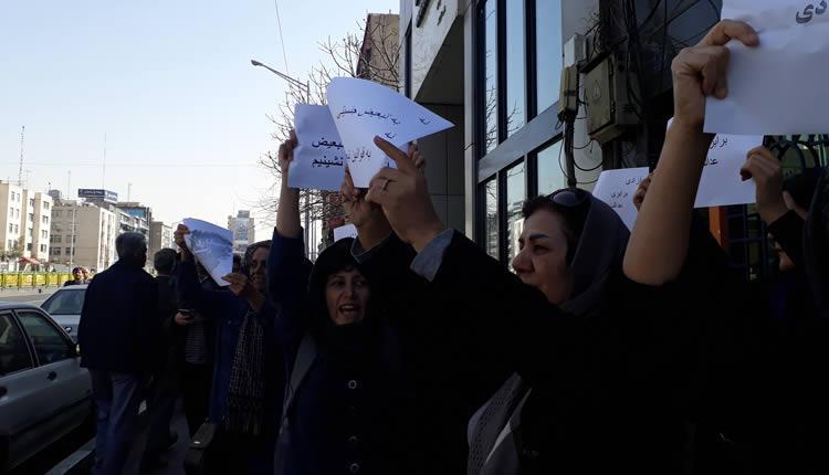 تجمع زنان مقابل وزارت کار,اخبار اجتماعی,خبرهای اجتماعی,حقوقی انتظامی