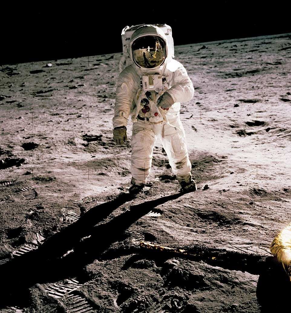 تصاویرسفر به فضا,عکس های انسان برروی کره ماه,تصاویرفضانوردان کره ماه