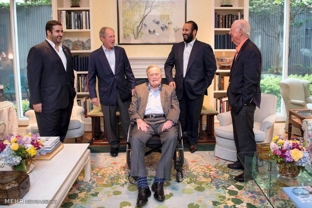 تصاویر دیدار بن سلمان با خانواده بوش,عکس های ملاقات ولیعهد عربستان با جورج بوش,تصاویردیدار محمد بن سلمان باجورج بوش پدر