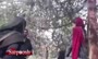 فیلم/ کتک زدن یک خانم توسط مامور گشت ارشاد 