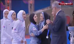 فیلم/ اهدای مدال و جام قهرمانی به تیم ملی فوتسال بانوان ایران