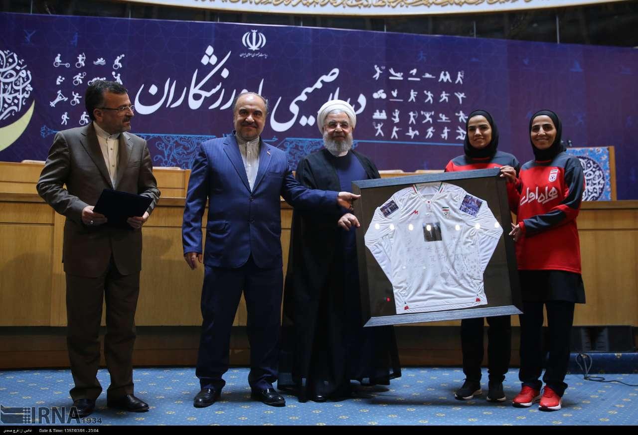 تصاویر دیدار روحانی با ورزشکاران,عکس های ملاقات حسن روحانی با ورشکاران,تصاویر دیدار ریاست جمهوری با ورزشکاران