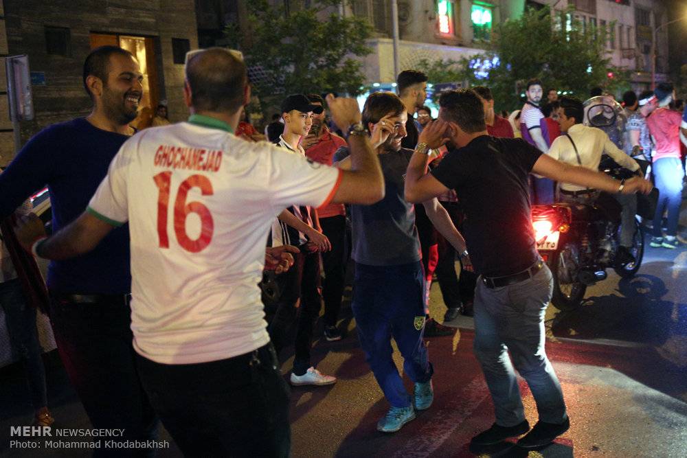 تصاویری از شادی مردم, تصاویرشادی مردم پس از بازی با اسپانیا,تصاویر حمایت مردم ازتیم ملی,تصاویرشادی مردم ازبازی تیم ملی