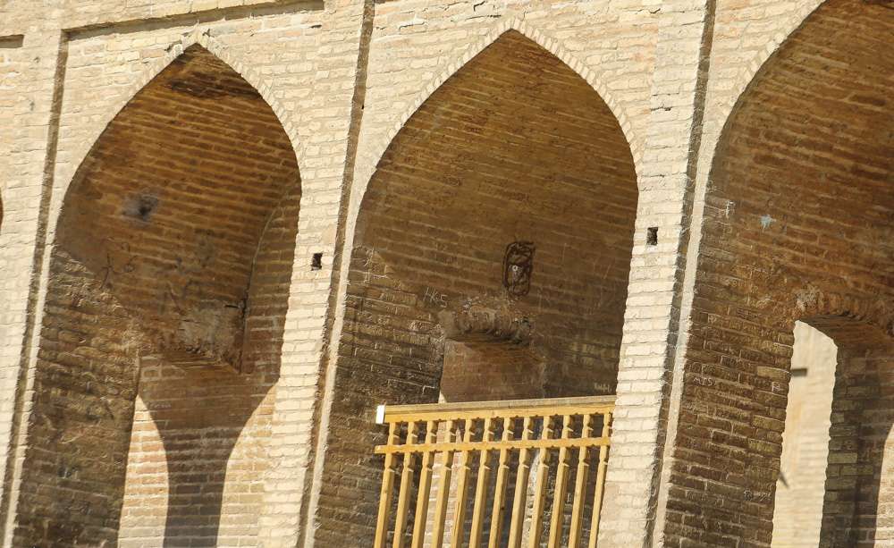 تصاویر نرده‌کشی پل تاریخی سی و سه پل,عکس های نمای جدید سی و سه پل,تصاویرنرده‌کشی رواق‌های سی وسه پل اصفهان