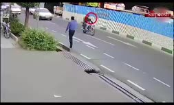 لحظه سرقت تلفن‌همراه وسط شلوغی خیابان ایرانشهر تهران