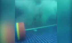 ویدئو/ وزنه برداری زیر آب!
