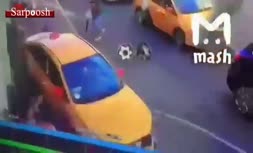 فیلم/ حمله یک تاکسی به عابران پیاده در روسیه