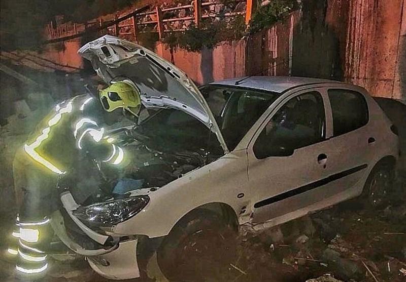 سقوط خودرو به کانال آب سقوط خودرو به کانال آب,اخبار حوادث,خبرهای حوادث,حوادث