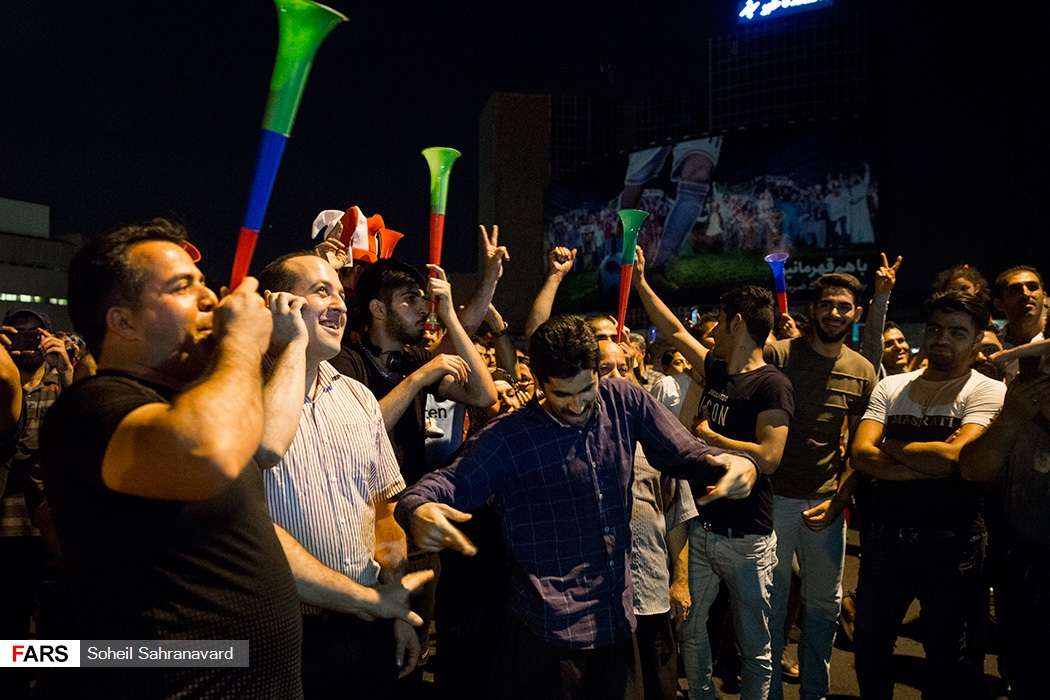 شادی مردم ایران در خیابان ها بعد از تساوی برابر پرتغال,اخبار فوتبال,خبرهای فوتبال,فوتبال ملی