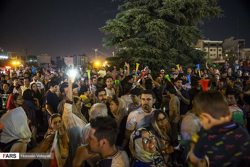 شادی مردم ایران در خیابان ها بعد از تساوی برابر پرتغال,اخبار فوتبال,خبرهای فوتبال,فوتبال ملی