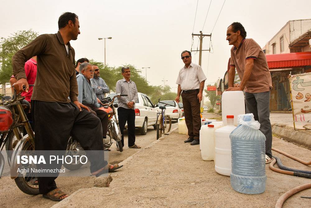 تصاویر مردم خرمشهر و آبادان در صف آب,عکس های کم آبی در آبادان,تصاویر کم آبی در خرمشهر