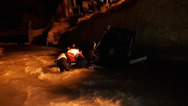 سقوط خودرو به رودخانه کرج,اخبار حوادث,خبرهای حوادث,حوادث