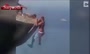 ویدئو/ آویزان شدن از صخره ۸۴۴ متری به خاطر یک سلفی ناقابل!
