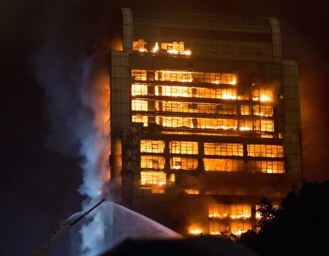 آتش‌سوزی هتل درچین,اخبار حوادث,خبرهای حوادث,حوادث امروز