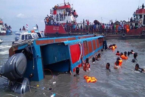 آتش‌سوزی و غرق‌شدن یک کشتی در سواحل اندونزی,اخبار حوادث,خبرهای حوادث,حوادث امروز