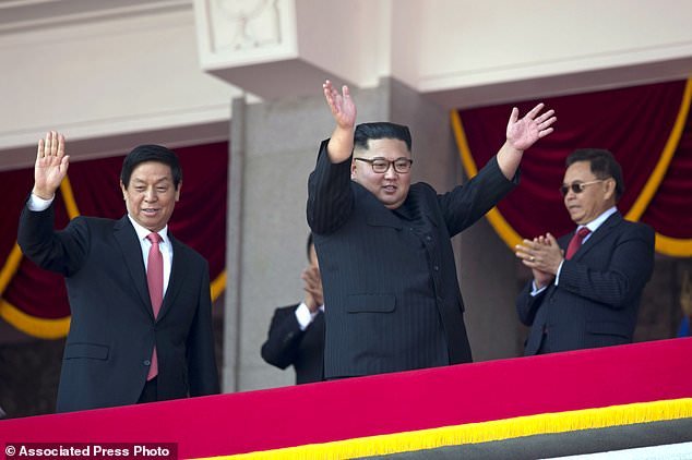 تصاویر رژه کیم جون اون بدون موشک بالستیک,عکس های مراسم سالگرد تاسیس کره شمالی,تصاویر رژه حسن‌نیت کیم جون اون