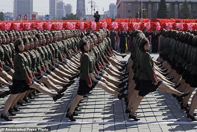 تصاویر رژه کیم جون اون بدون موشک بالستیک,عکس های مراسم سالگرد تاسیس کره شمالی,تصاویر رژه حسن‌نیت کیم جون اون