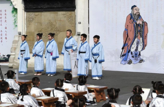 عکس جشن نوآموزان در چین,تصاویرجشن نوآموزان در چین,عکس اولین روز مدرسه نوآموزان در چین