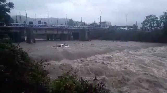 سقوط خودرو به رودخانه حویق,اخبار حوادث,خبرهای حوادث,حوادث