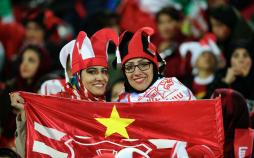 تصاویر حضور بانوان در ورزشگاه آزادی,عکس های حضور بانوان در دیدار پرسپولیس و کاشیما,تصاویر حضور بانوان طرفدار فوتبال در دیدار پرسپولیس و کاشیما