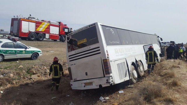 تصادف اتوبوس در اتوبان تهران به مقصد اصفهان,اخبار حوادث,خبرهای حوادث,حوادث