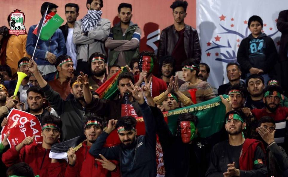 تصاویر حضور زنان در ورزشگاه در لیگ فوتبال افغانستان,عکس حضور زنان در ورزشگاه در افغانستان,عکس های تماشاگران زن مسابقه نهایی لیگ برتر فوتبال افغانستان
