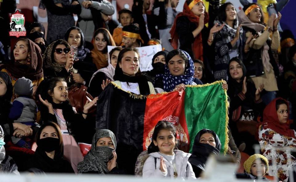 تصاویر حضور زنان در ورزشگاه در لیگ فوتبال افغانستان,عکس حضور زنان در ورزشگاه در افغانستان,عکس های تماشاگران زن مسابقه نهایی لیگ برتر فوتبال افغانستان
