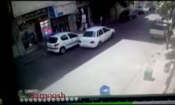 ویدئو/ گردنبند قاپی از یک خانم در پوشش تصادف ساختگی
