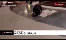 ویدئو/ بازداشت هنرمندی که روی قبر فرانکو، دیکتاتور سابق اسپانیا نقاشی کشید