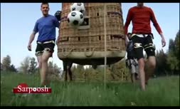 فیلم/ هنرنمایی با توپ فوتبال در ارتفاع چند هزار متری