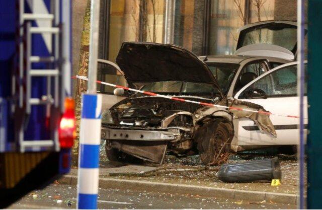 برخورد خودرو با عابران پیاده در آلمان,اخبار حوادث,خبرهای حوادث,حوادث
