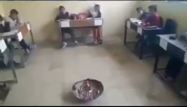 گرم کردن کلاس درس با هیزم در روستای طاویران گرم کردن کلاس درس با هیزم در روستای طاویران,نهاد های آموزشی,اخبار آموزش و پرورش,خبرهای آموزش و پرورش