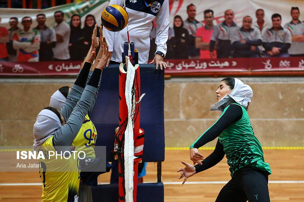 تصاویر هفته پنجم لیگ والیبال بانوان,عکس های والیبال بانوان,تصاویر بازی تیم‌های مبنا تجارت کاسپین و پیکان تهران
