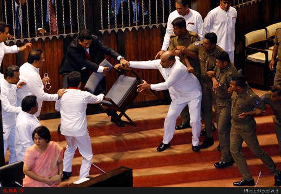 عکس درگیری در مجلس نمایندگان سریلانکا,تصاویردرگیری در مجلس نمایندگان سریلانکا,عکس مجلس سریلانکا