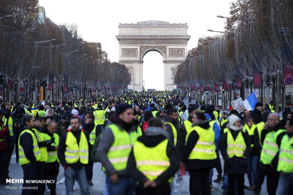 تصاویر خشونت پلیس فرانسه در برخورد با معترضان,تصاویر سرکوب اعتراضات جلیقه زرد ها,تصاویراعتراضات جلیقه زردها در فرانسه