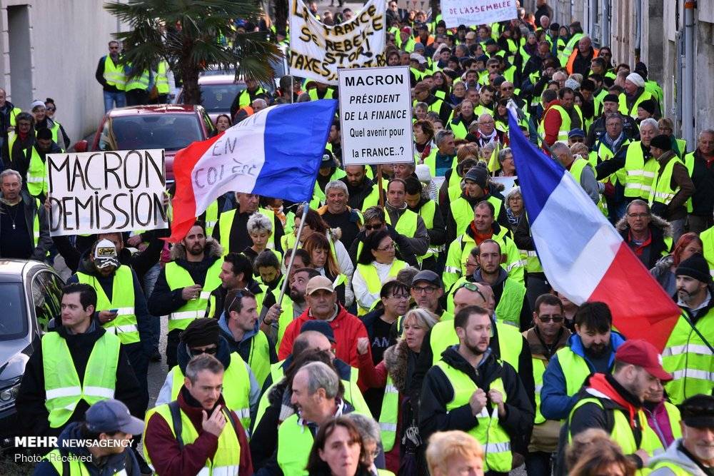 تصاویر خشونت پلیس فرانسه در برخورد با معترضان,تصاویر سرکوب اعتراضات جلیقه زرد ها,تصاویراعتراضات جلیقه زردها در فرانسه