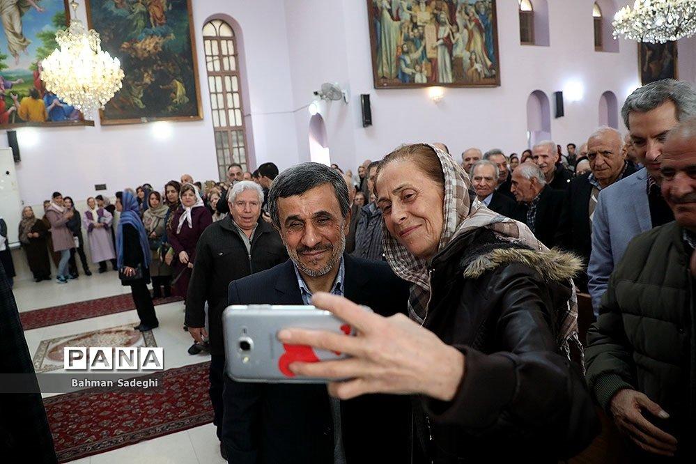 عکس‌های احمدی‌نژاد با بابانوئل,تصاویر محمود احمدی‌نژاد,عکس های احمدی نژاد در کلیسا
