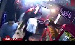 فیلم/ حمله اوباش با شمشیر به یک ساندویچی در آبادان