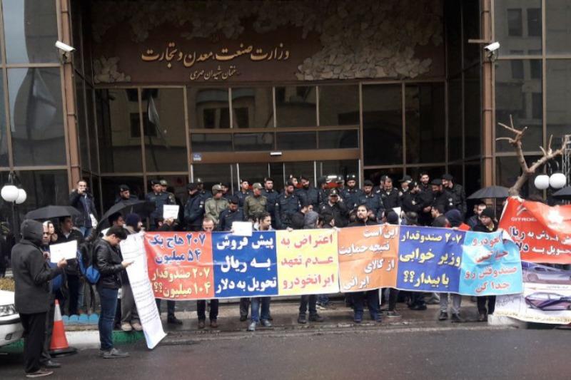 خودرو که نمیدهند هیچ، توهین هم میکنند!