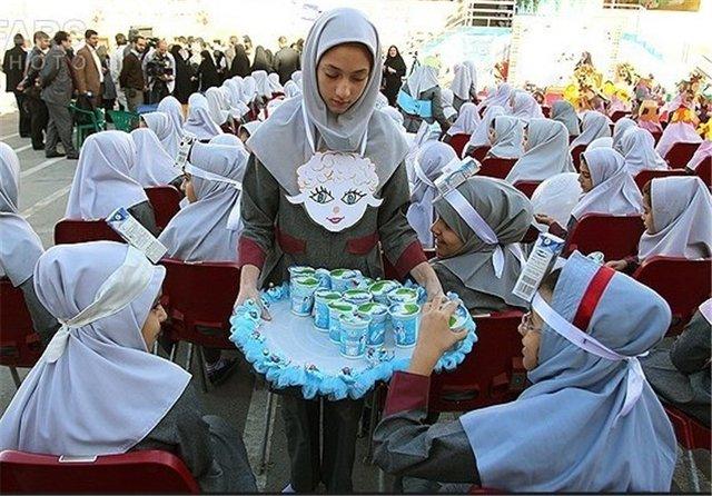 توزیع شیر در مدارس توزیع شیر در مدارس,نهاد های آموزشی,اخبار آموزش و پرورش,خبرهای آموزش و پرورش