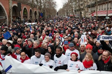 شال قرمزهای فرانسه شال قرمزهای فرانسه,اخبار سیاسی,خبرهای سیاسی,اخبار بین الملل