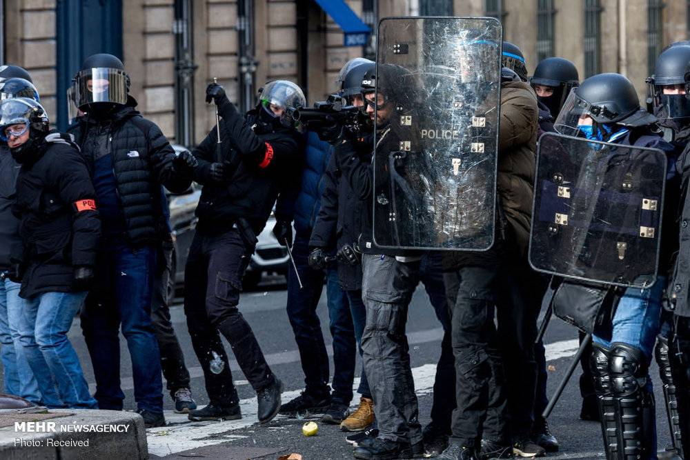 عکس اعتراضات در فرانسه,تصاویراعتراضات در فرانسه,عکس درگیری‌ پلیس و معترضان در فرانسه