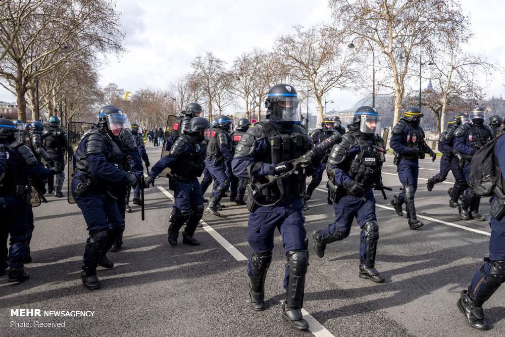عکس اعتراضات در فرانسه,تصاویراعتراضات در فرانسه,عکس درگیری‌ پلیس و معترضان در فرانسه