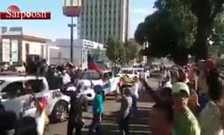 فیلم/ حمایت نیروهای پلیس شهر کارابوبو از تظاهرکنندگان ونزوئلایی
